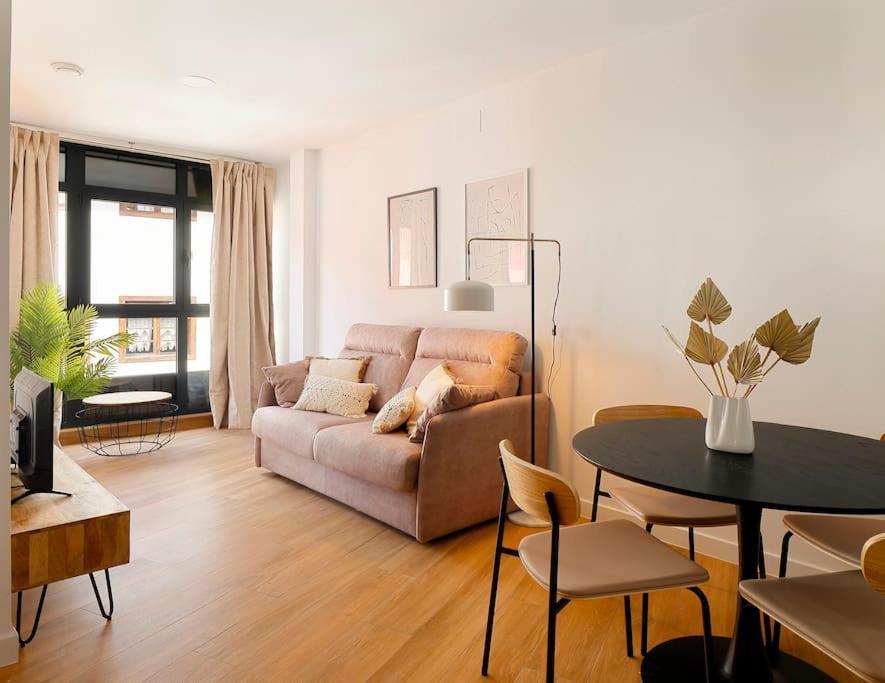 Apartamentos Aptio Овиедо Екстериор снимка